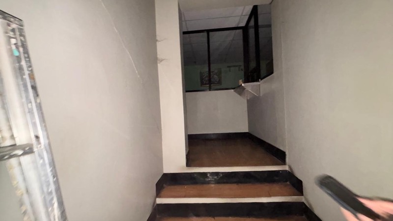 Gudang dengan Atap Tinggi - Bangunan 3 Lantai di Cijantung Jakarta TImur