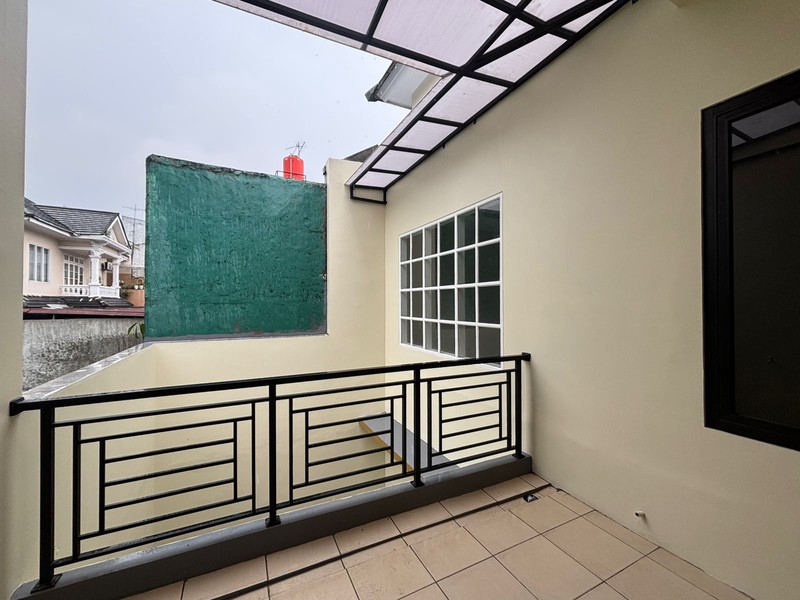 Rumah Kokoh 2 Lantai Siap Huni di Kota Wisata Cibubur