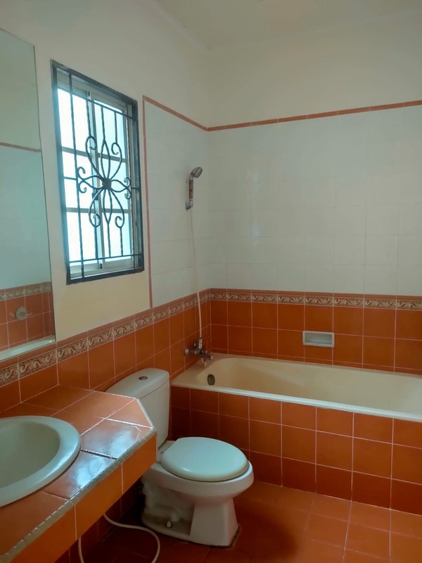 Disewakan Rumah di JL. Kalimantan - Lippo Karawaci Tangerang 