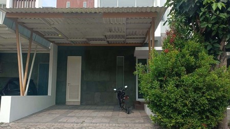 Dijual Rumah Royal Residence - Cluster Hampton, Wiyung, Surabaya Barat AC di setiap kamar & ruang keluarga; lingkungan nyaman