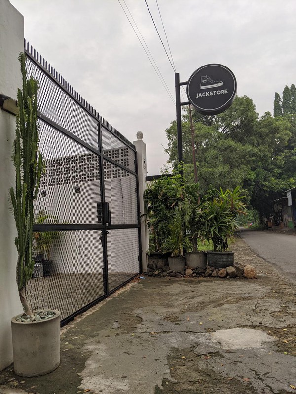 Dijual 278 m2 Rumah Usaha kawasan Mojoroto - Kota Kediri Jawa Timur - modern 2 Lantai Full Furnished - Depan view Sungai - Belakang View Gunung  dekat Pabrik Gudang Garam, Akses TOL , Pusat Perbelanja