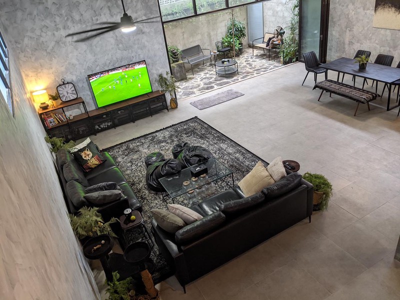 Dijual 278 m2 Rumah Usaha kawasan Mojoroto - Kota Kediri Jawa Timur - modern 2 Lantai Full Furnished - Depan view Sungai - Belakang View Gunung  dekat Pabrik Gudang Garam, Akses TOL , Pusat Perbelanja