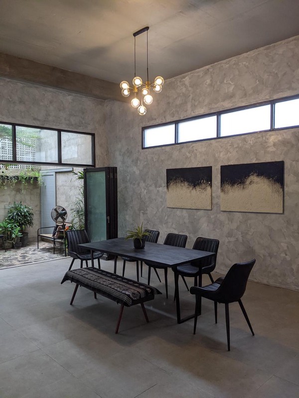 Dijual 278 m2 Rumah Usaha kawasan Mojoroto - Kota Kediri Jawa Timur - modern 2 Lantai Full Furnished - Depan view Sungai - Belakang View Gunung  dekat Pabrik Gudang Garam, Akses TOL , Pusat Perbelanja