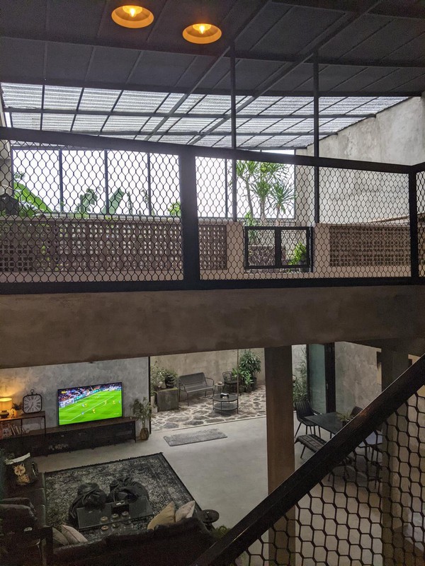 Dijual 278 m2 Rumah Usaha kawasan Mojoroto - Kota Kediri Jawa Timur - modern 2 Lantai Full Furnished - Depan view Sungai - Belakang View Gunung  dekat Pabrik Gudang Garam, Akses TOL , Pusat Perbelanja