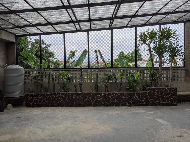 Dijual 278 m2 Rumah Usaha kawasan Mojoroto - Kota Kediri Jawa Timur - modern 2 Lantai Full Furnished - Depan view Sungai - Belakang View Gunung  dekat Pabrik Gudang Garam, Akses TOL , Pusat Perbelanja