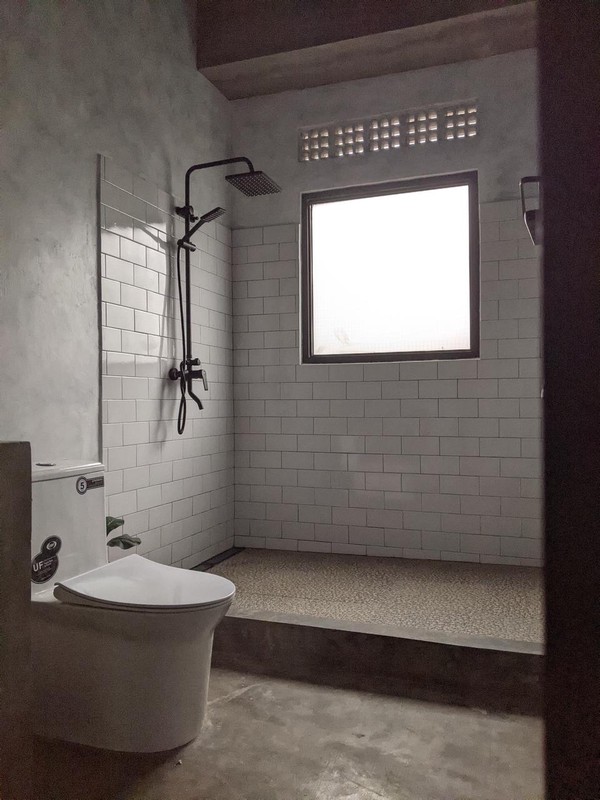 Dijual 278 m2 Rumah Usaha kawasan Mojoroto - Kota Kediri Jawa Timur - modern 2 Lantai Full Furnished - Depan view Sungai - Belakang View Gunung  dekat Pabrik Gudang Garam, Akses TOL , Pusat Perbelanja