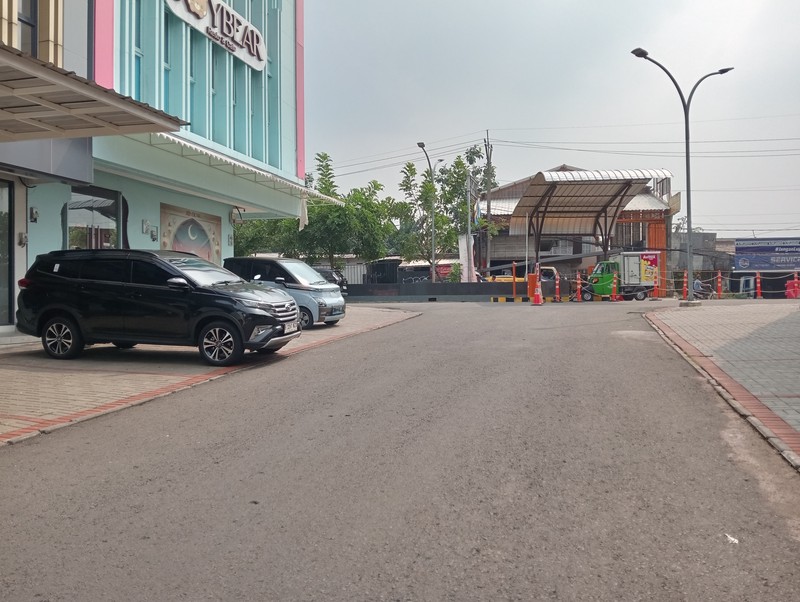 TERMURAH, Ruko Madison, Baru, Cocok Untuk Kantor, Lokasi Strategis, Nego