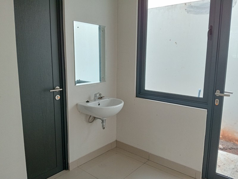 TERMURAH, Ruko Madison, Baru, Cocok Untuk Kantor, Lokasi Strategis, Nego