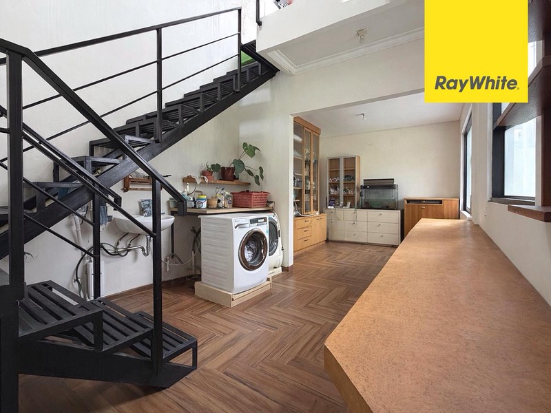 Rumah Besar, Hadap Greenbelt di Kota Wisata Cibubur