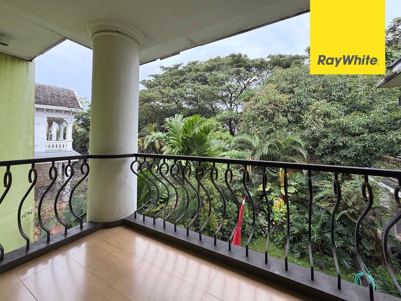 Rumah Besar, Hadap Greenbelt di Kota Wisata Cibubur