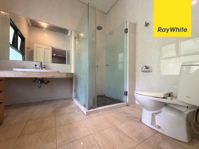 Rumah Besar, Hadap Greenbelt di Kota Wisata Cibubur