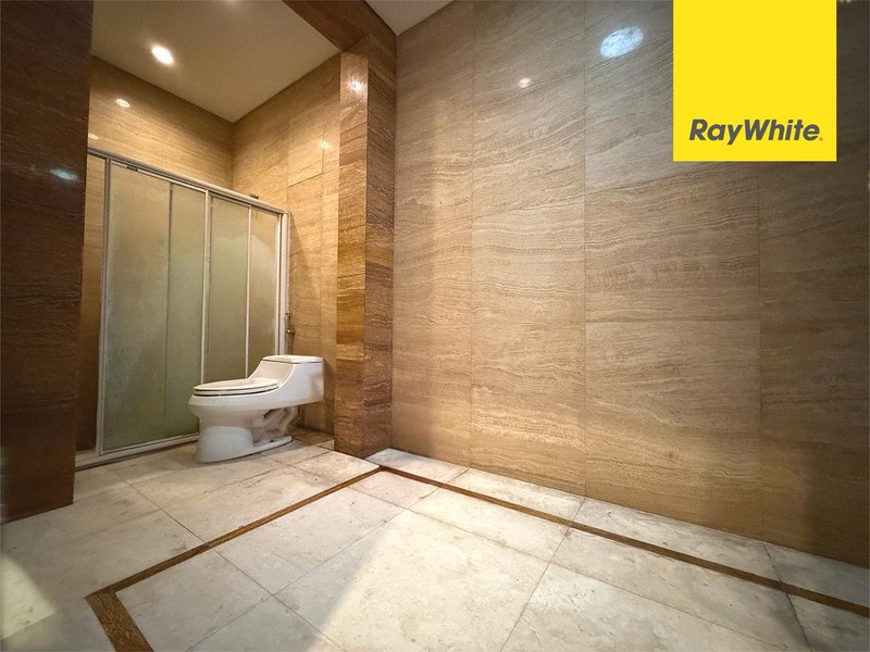 Rumah Besar, Hadap Greenbelt di Kota Wisata Cibubur