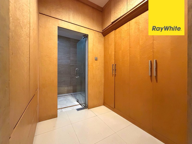 Rumah Besar, Hadap Greenbelt di Kota Wisata Cibubur