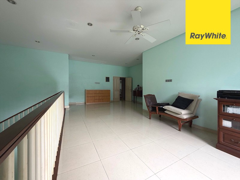 Rumah Besar, Hadap Greenbelt di Kota Wisata Cibubur