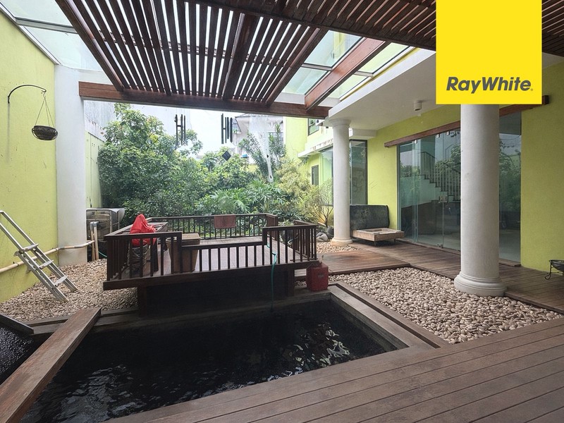 Rumah Besar, Hadap Greenbelt di Kota Wisata Cibubur