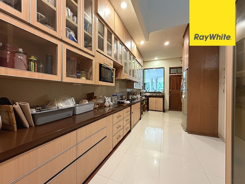 Rumah Besar, Hadap Greenbelt di Kota Wisata Cibubur