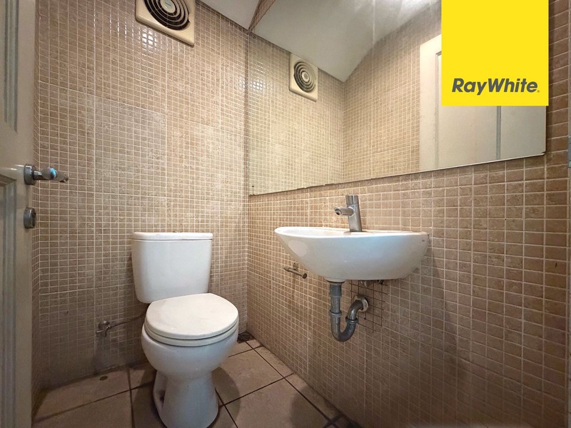 Rumah Besar, Hadap Greenbelt di Kota Wisata Cibubur