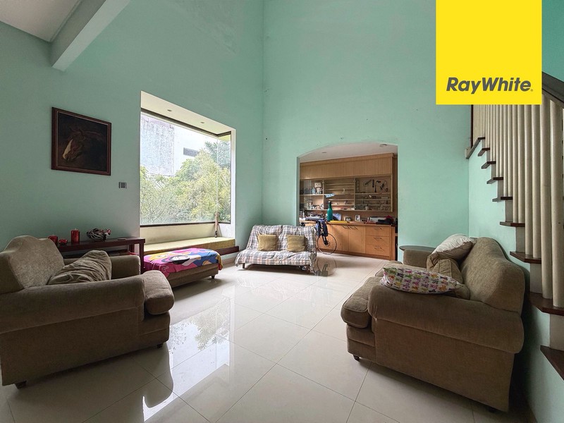 Rumah Besar, Hadap Greenbelt di Kota Wisata Cibubur