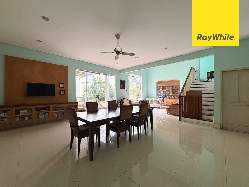 Rumah Besar, Hadap Greenbelt di Kota Wisata Cibubur