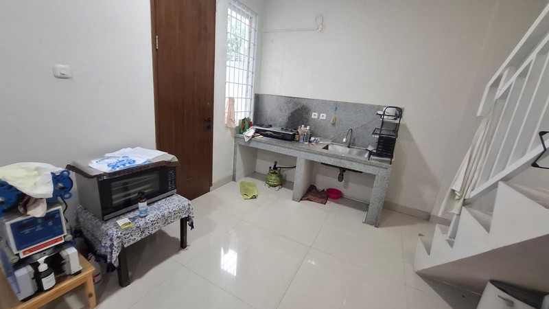 Rumah Baru Direnovasi di Jalan Besar di Condet Disewa/ Dijual Cepat
