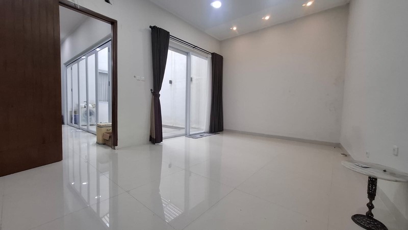 Rumah Baru Direnovasi di Jalan Besar di Condet Disewa/ Dijual Cepat
