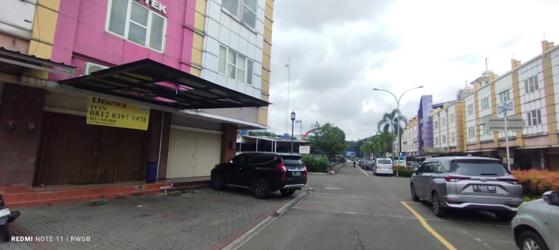 disewa ruko strategis lokasi boulevard 2 jalur mobil dilalui transportasi umum 24 jam ruko golden boulevard bsd city