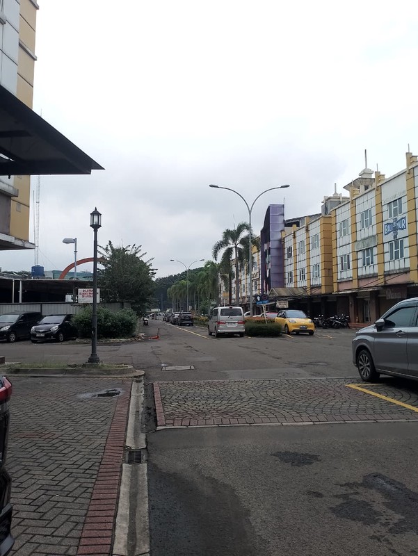 disewa ruko strategis lokasi boulevard 2 jalur mobil dilalui transportasi umum 24 jam ruko golden boulevard bsd city