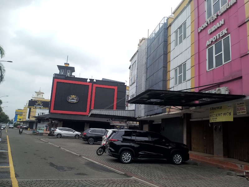disewa ruko strategis lokasi boulevard 2 jalur mobil dilalui transportasi umum 24 jam ruko golden boulevard bsd city