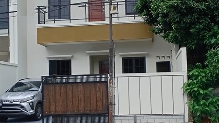 Rumah Brand New, dilokasi Strategis  Bintaro- Jaksel
