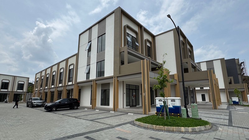 disewa ruko kondisi baru strategis tengah kota di il lago grande gading serpong