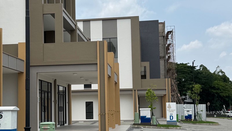 disewa ruko kondisi baru strategis tengah kota di il lago grande gading serpong