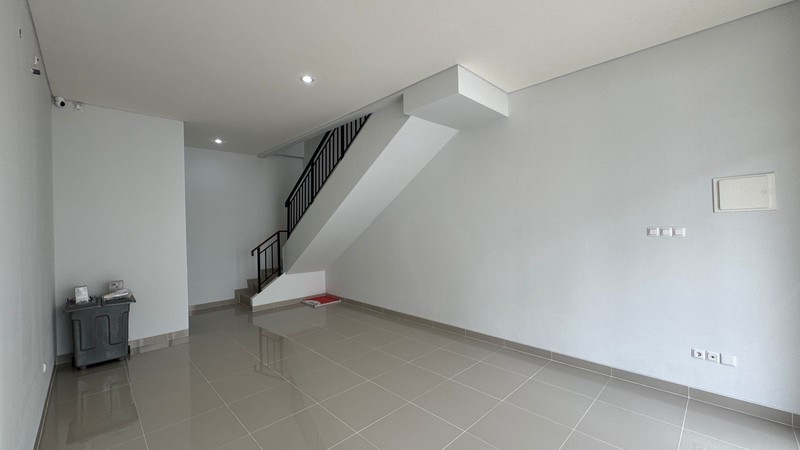 disewa ruko kondisi baru strategis tengah kota di il lago grande gading serpong