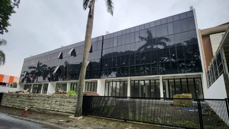 Dijual 490 m2 Gedung Baru 4 Lantai Ruko Taman Gapura Area G-Walk Citraland Komersial Area Surabaya Barat Cocok Buat Segala Usaha Kantor, Bank, Gym, Skin Care Clinic, Resto - Parkiran Mobil Luas 
