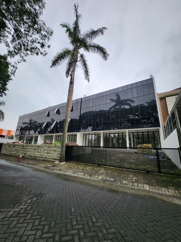Disewakan 490 m2 Gedung Baru 4 Lantai Ruko Taman Gapura Citraland Area G-Walk Citraland Komersial Area Surabaya Barat Cocok Buat Segala Usaha Kantor, Bank, Gym, Skin Care Clinic, Resto - Parkiran Mobi