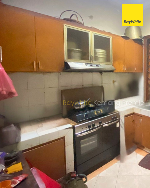 Rumah Besar di Perumahan Tenang Gandaria - 1,5 Km ke MRT Blok M, Jalan 2 Mobil, 850 meter Ke Gandaria City Mall