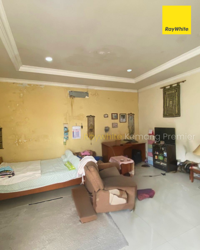 Rumah Besar di Perumahan Tenang Gandaria - 1,5 Km ke MRT Blok M, Jalan 2 Mobil, 850 meter Ke Gandaria City Mall