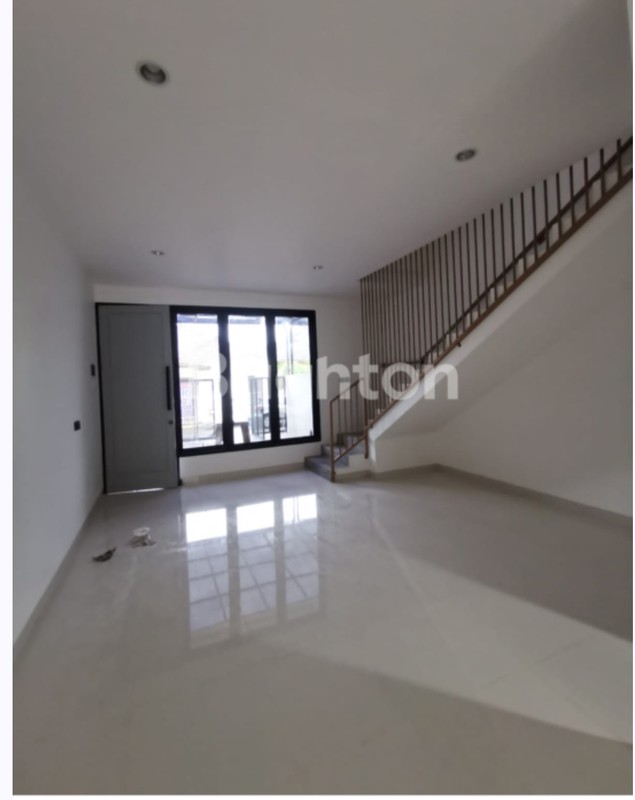 Dijual rumah siap huni 2 lantai pondok tjandra sidoarjo