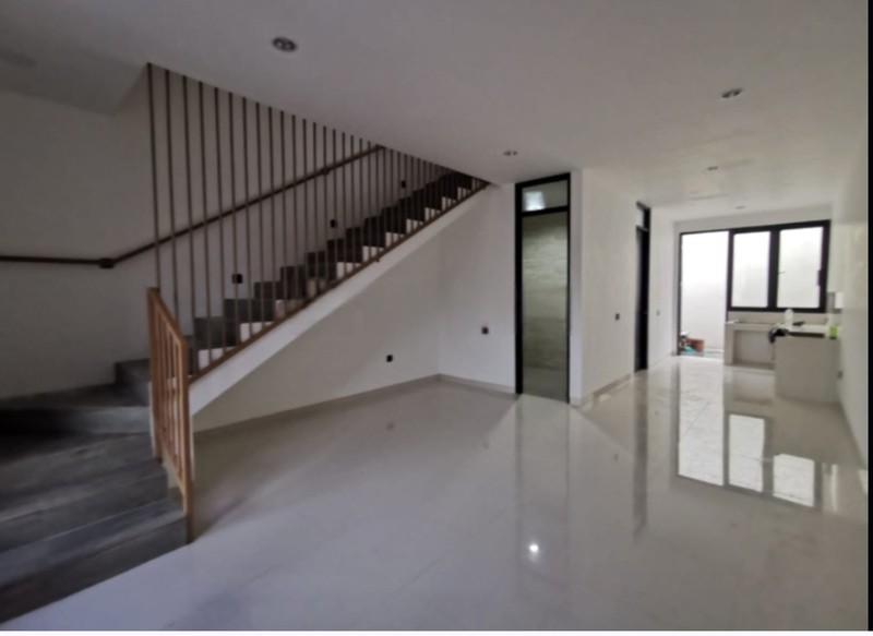 Dijual rumah siap huni 2 lantai pondok tjandra sidoarjo