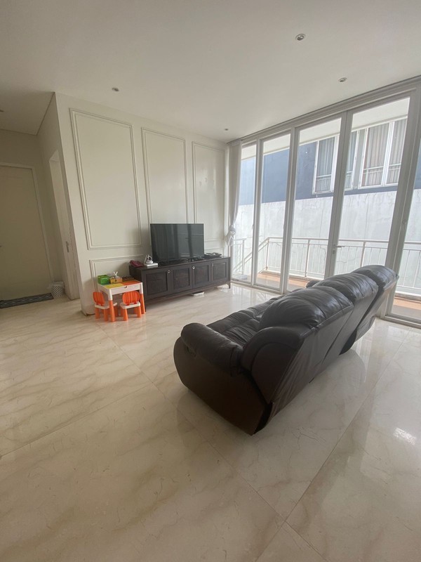 Royal Residence - 3 Lantai View Danau area Raya Canal Park, Wiyung Surabaya Barat