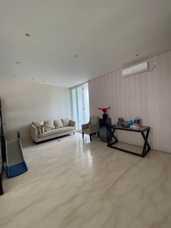 Royal Residence - 3 Lantai View Danau area Raya Canal Park, Wiyung Surabaya Barat