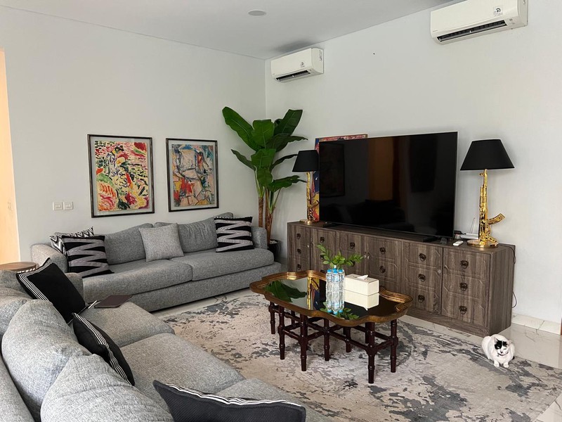 Hunian elegan dan nyaman, dibangun sendiri dengan kualitas terbaik, cocok untuk keluarga yang mengutamakan kenyamanan dan lokasi premium.