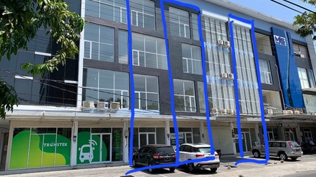Dijual 3 Jejer Ruko Baru Modern 4 Lantai di Surabaya Pusat Kota 