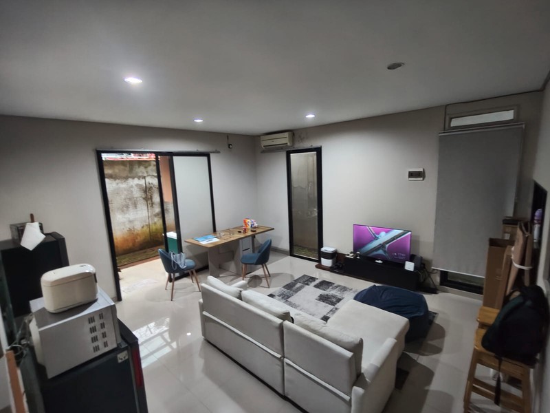 Town House, 2 Lt, Siap Huni, Semi Furnished, Bebas Banjir, Bisa KPR