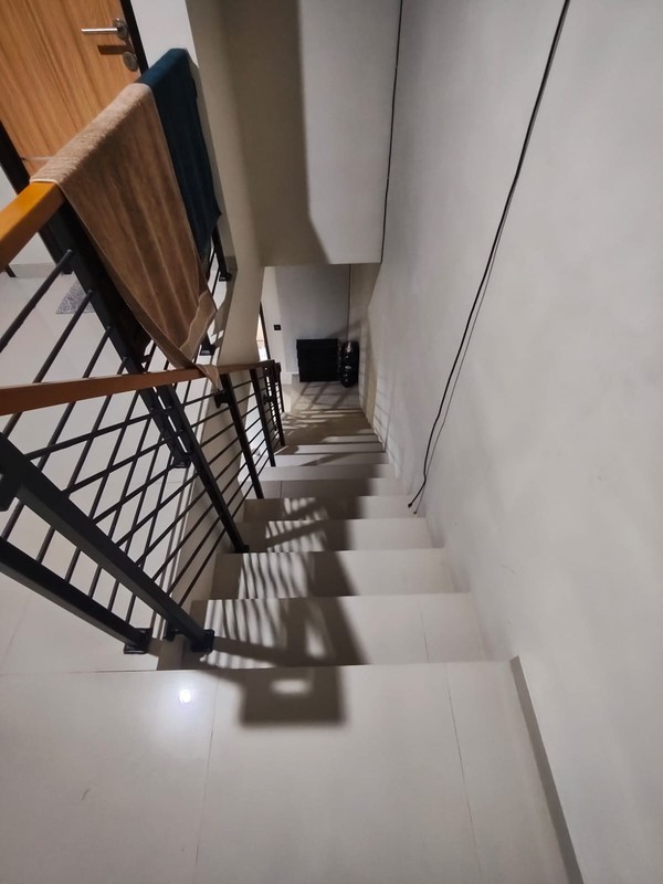 Town House, 2 Lt, Siap Huni, Semi Furnished, Bebas Banjir, Bisa KPR