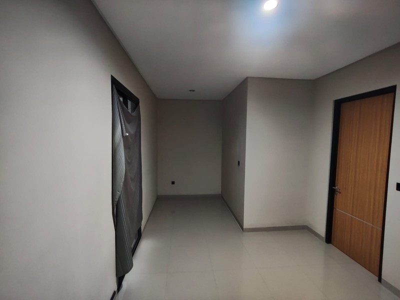 Town House, 2 Lt, Siap Huni, Semi Furnished, Bebas Banjir, Bisa KPR