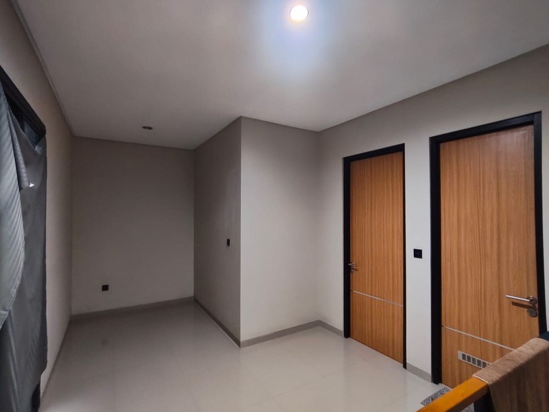 Town House, 2 Lt, Siap Huni, Semi Furnished, Bebas Banjir, Bisa KPR
