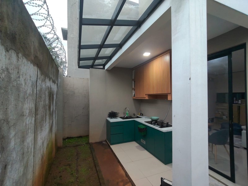 Town House, 2 Lt, Siap Huni, Semi Furnished, Bebas Banjir, Bisa KPR