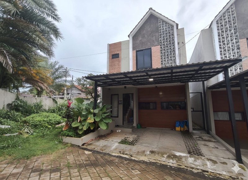 Town House, 2 Lt, Siap Huni, Semi Furnished, Bebas Banjir, Bisa KPR