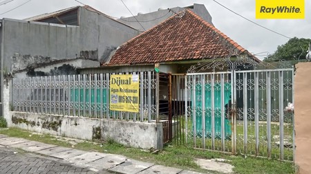 Dijual Rumah Hitung Tanah di Jalan Putro Agung Surabaya