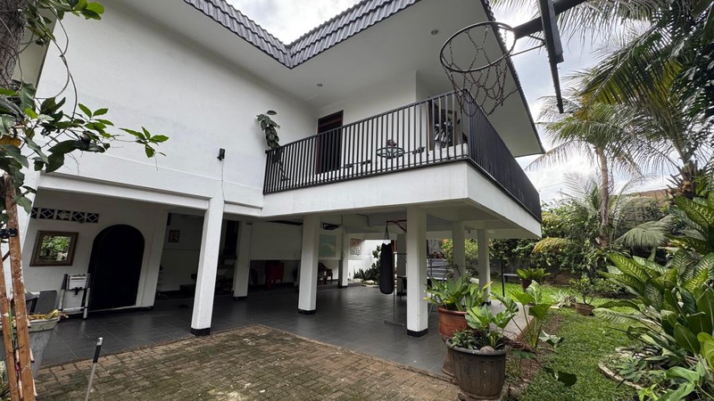 Rumah Luas Bagus dengan KT 7+4 KM 4+1 di @Veteran, Jakarta Selatan